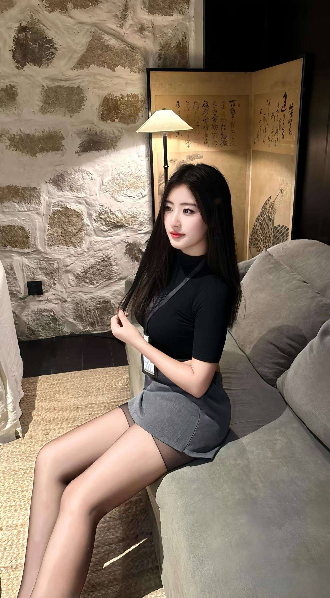 你觉得女人最重要的是美貌还是人品集美貌与人品一身的女子！