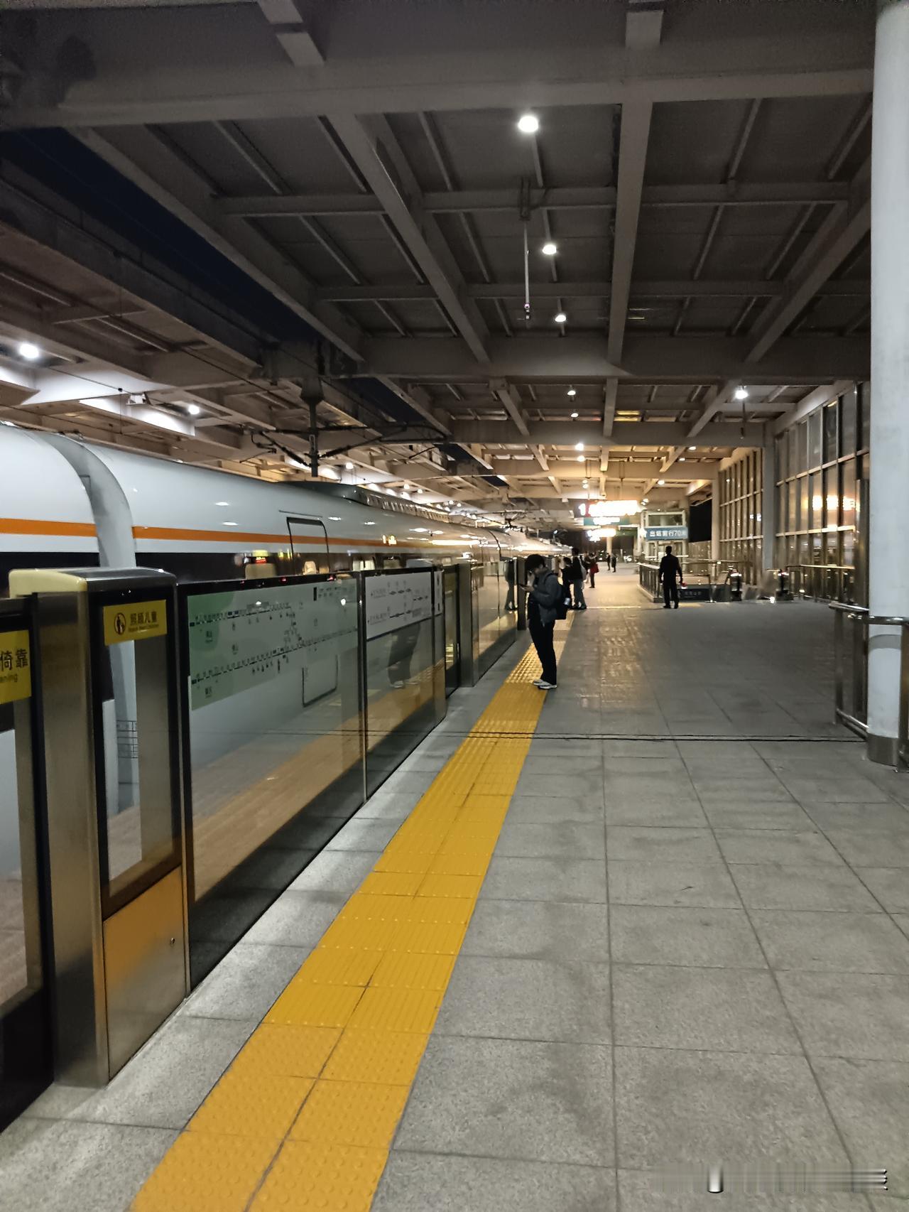 东莞地铁1号线开通后，乘坐城轨的人数似乎大幅减少了？这是为何？原因很简单