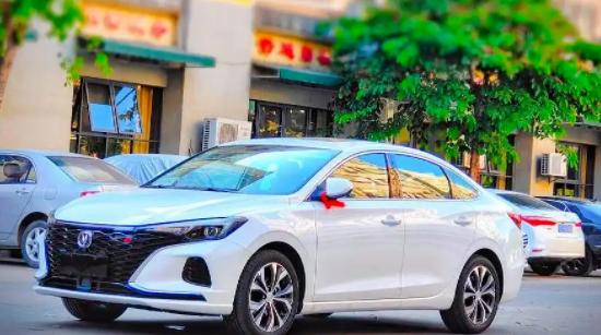 当初听亲戚劝，说日系车“省油、耐用、保值”，我咬牙买了台丰田卡罗拉。开了2年，现