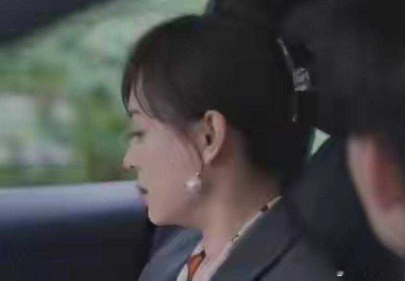 蛮好的人生：薛晓舟升任总监后，与胡曼黎意见不合时会发脾气，说他才是领导，让胡曼黎