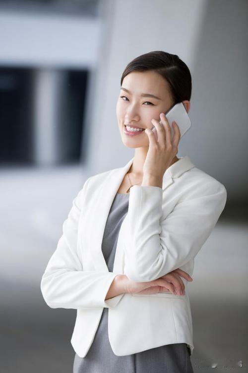 自我和老婆来长沙后，岳母就一个人生活在老家，我女儿不放心，每天早晚必各打一个电话