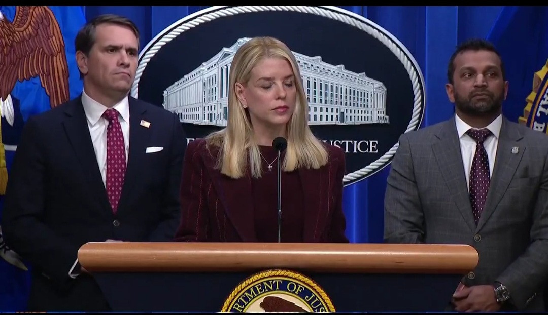 帕姆·邦迪暗示，完整且未经删减的爱泼斯坦档案将不会公布。......真是荒谬。这