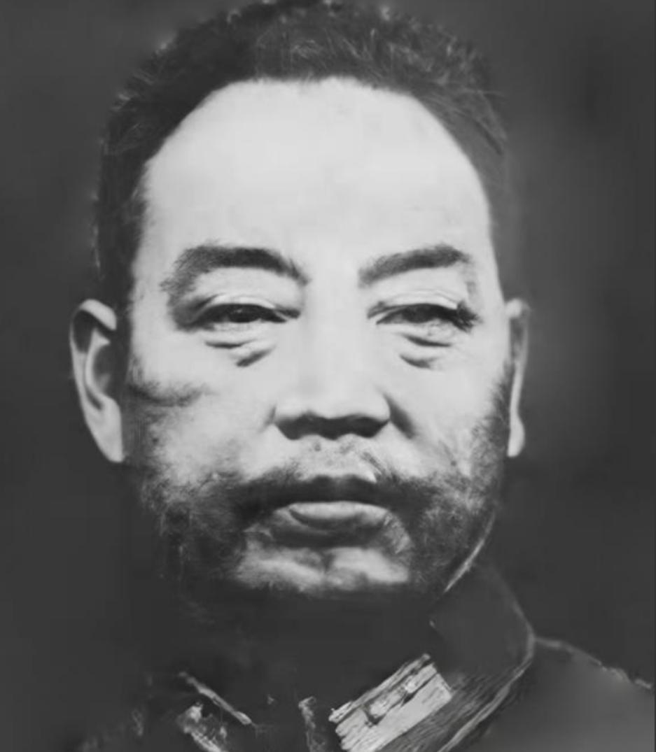 1947年，郝鹏举率部叛变，倒向了国民党。他兴冲冲地前往徐州去见参谋总长陈诚，满