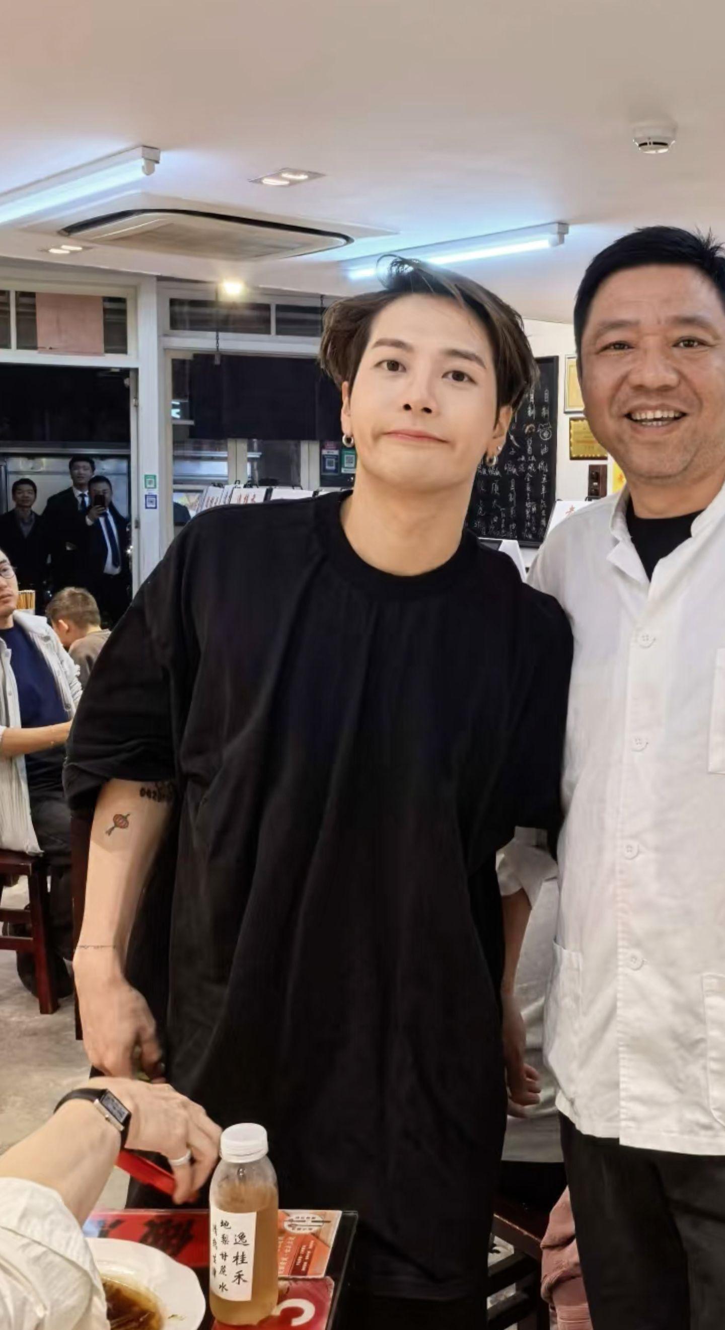 小狗今晚又吃面条🍜。