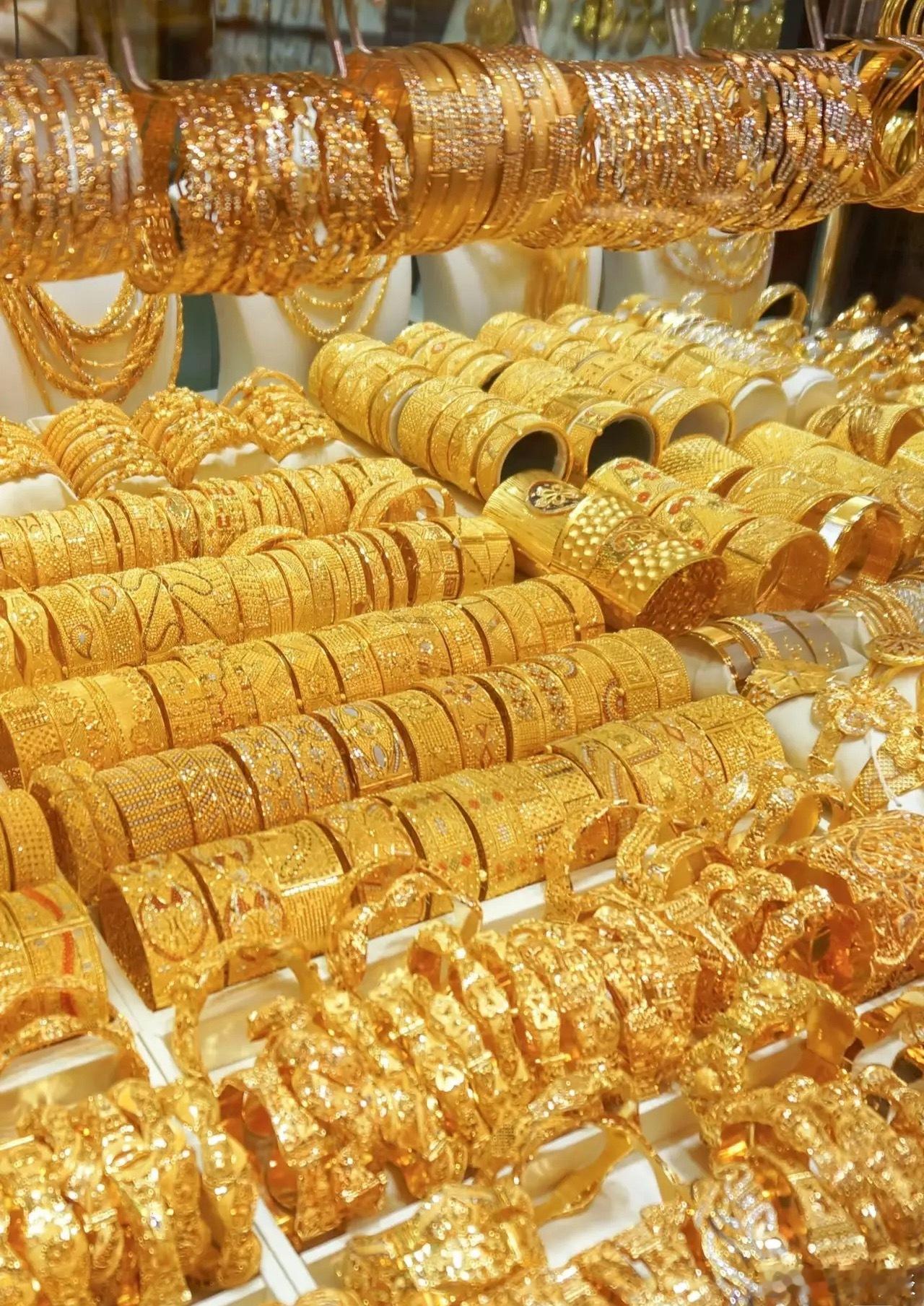 朋友甩过来一句话，听得人头皮发麻：“三年内，金价能冲到3000一克。”这话要是别