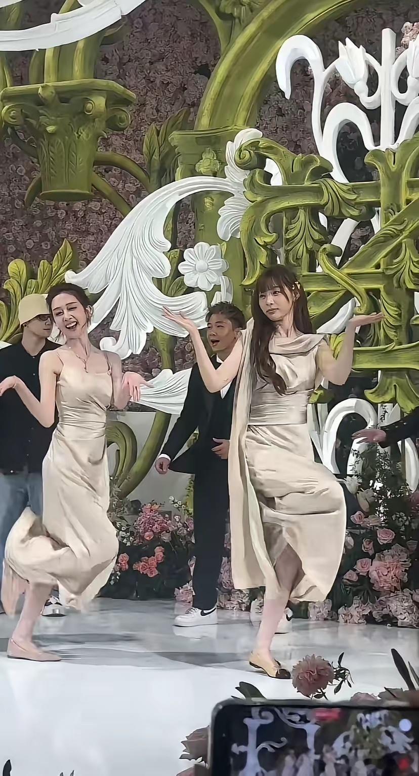 痞幼卓仕琳出席梅尼耶婚礼感觉痞幼不是很开心。​​​