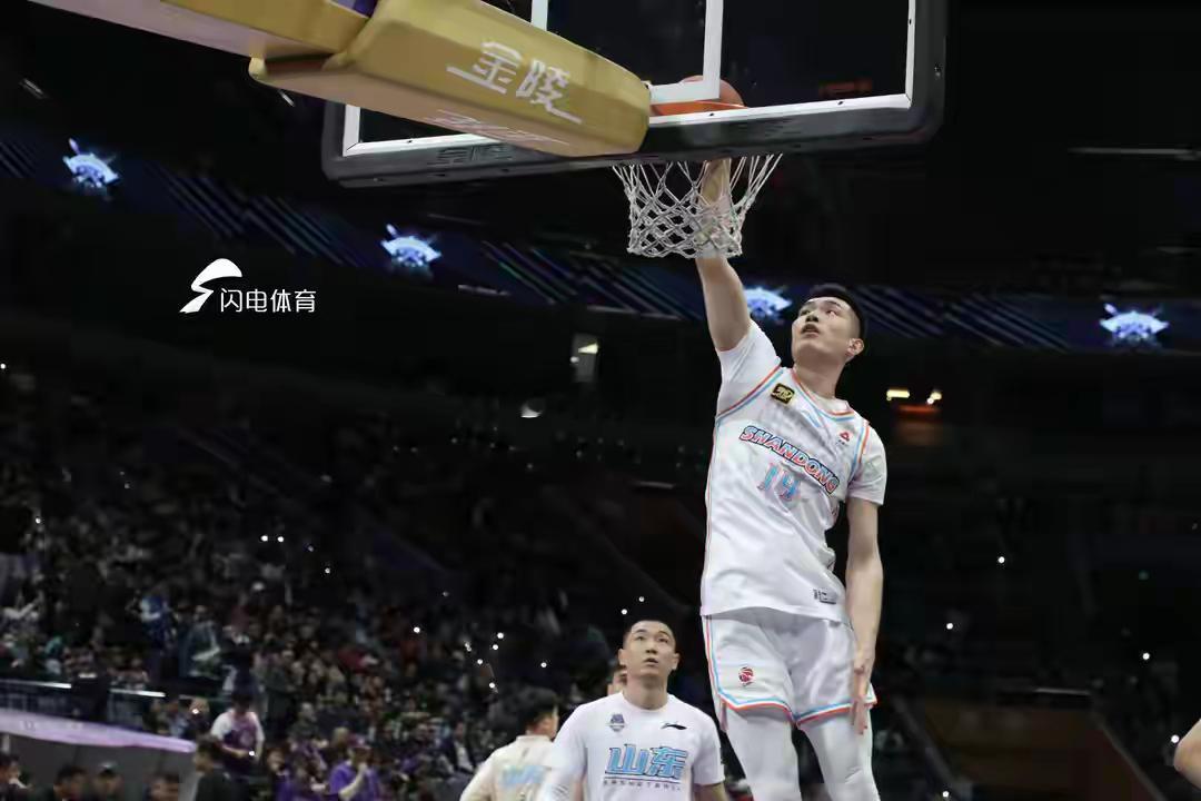 去年3月，胡克生担任高速俱乐部董事长之后，细化了管理职责，明确了管理权限，球队管
