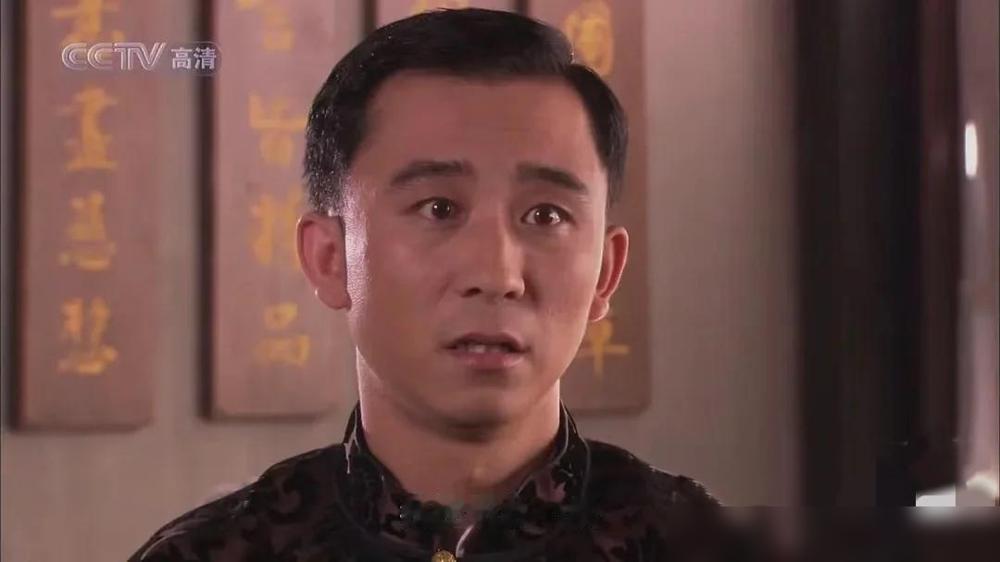 《大宅门》里，白敬业赌输了被扣留，白景琦拿不出钱，杨九红知道后二话不说，付了12