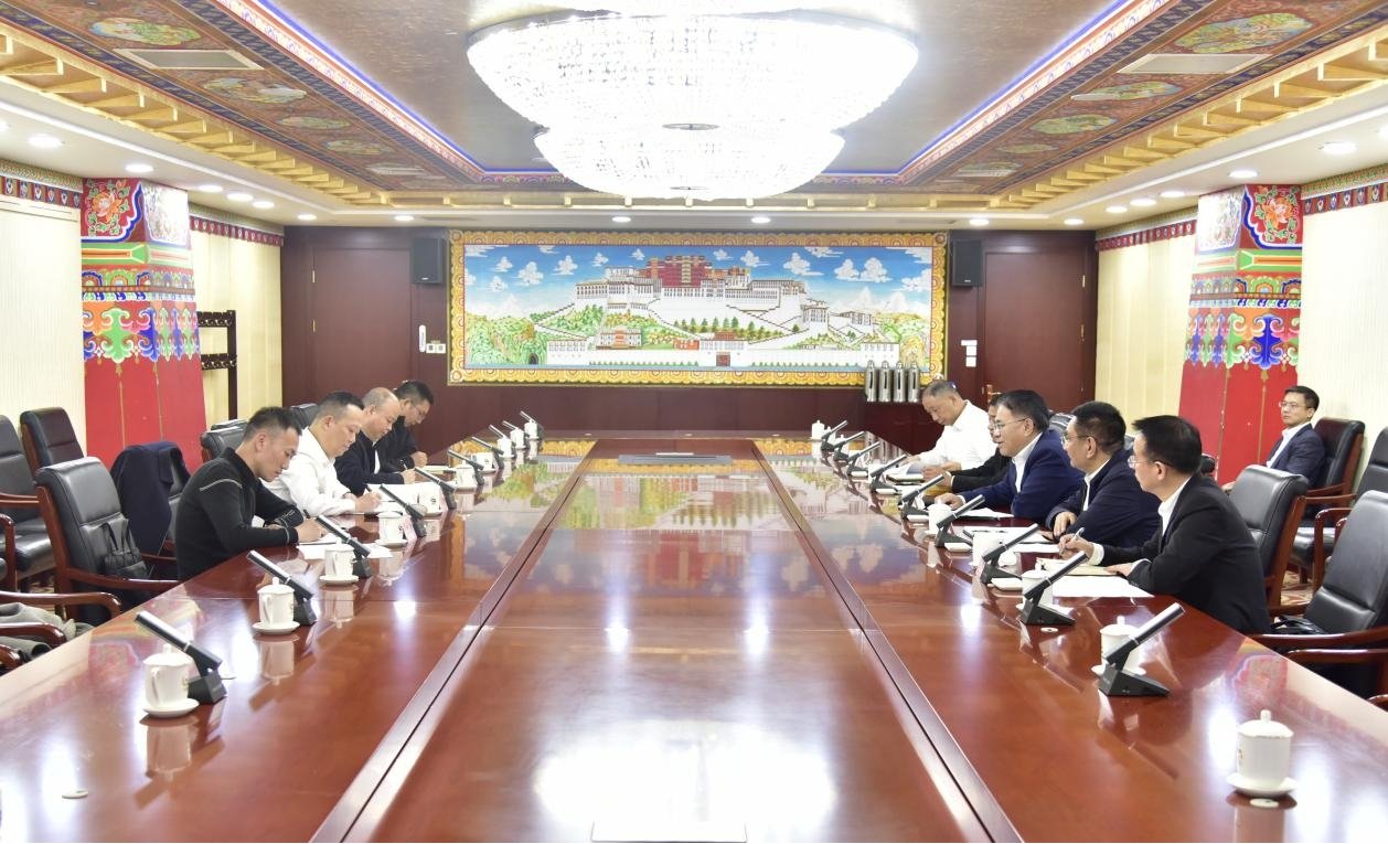 周洲与湖南省城市地质调查监测所所长陈俊华举行工作座谈