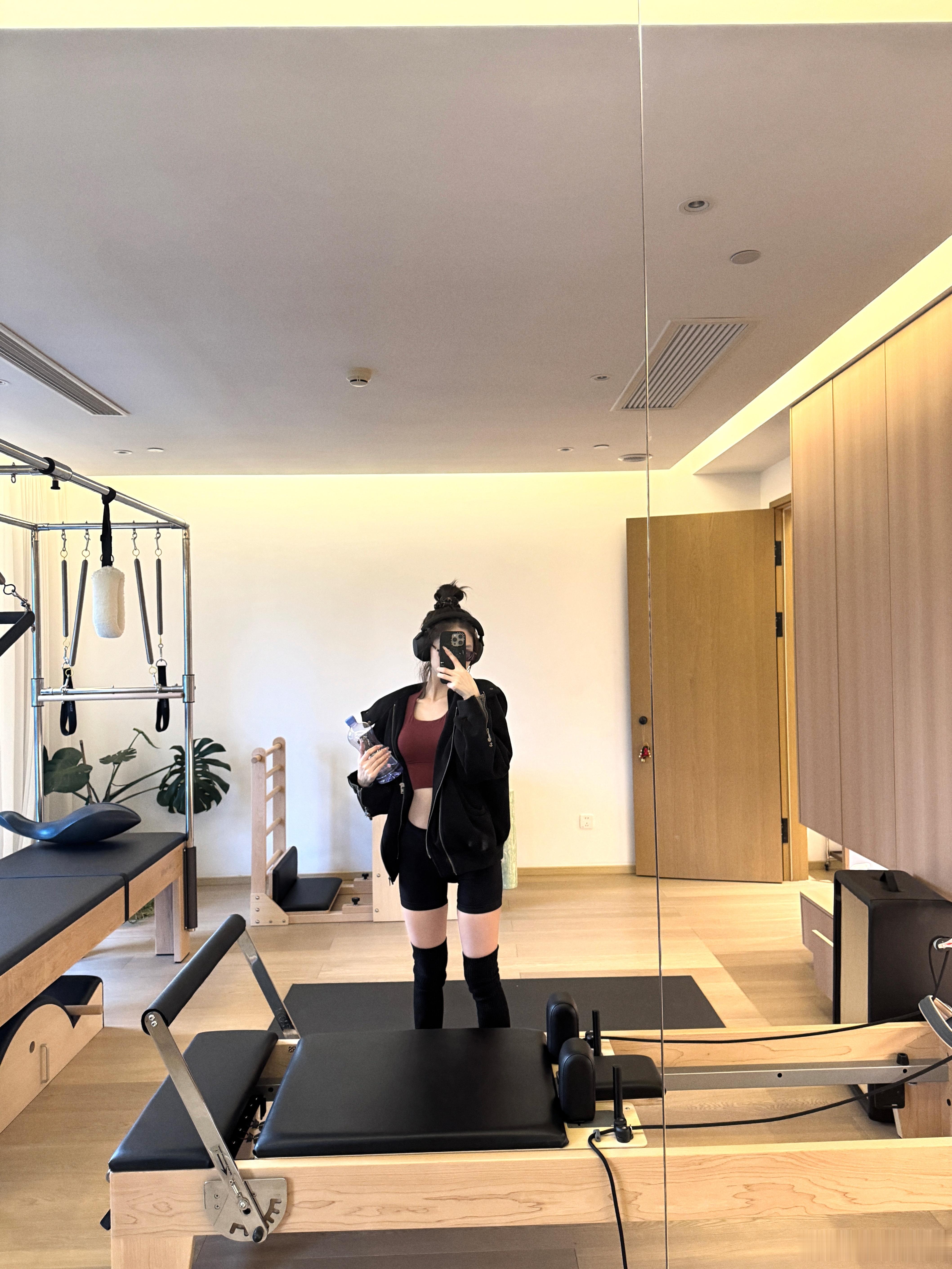 /碎碎念～/最近在练普拉提锻炼身体塑塑形飞机上的美丽夕阳治愈时刻✈️两个人搭