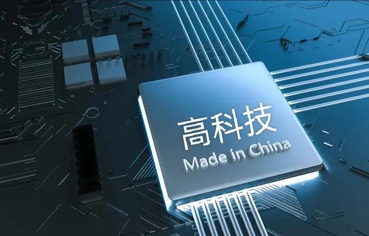 国人引以为傲的具有2.8万亿参数的Kimi也仍然是"美国芯”，即使底层架构代码按