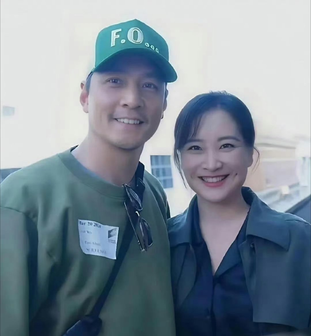 一张是吴彦祖发的，一张是贾玲助理发的