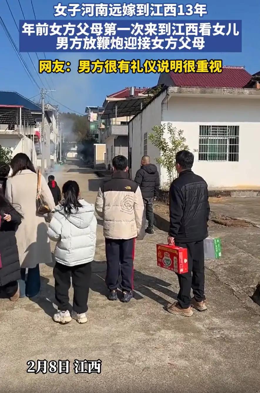 广东佛山清晨六点，远嫁13年女儿颤抖等待，父母第一次推开的门后藏着千万家庭的无声