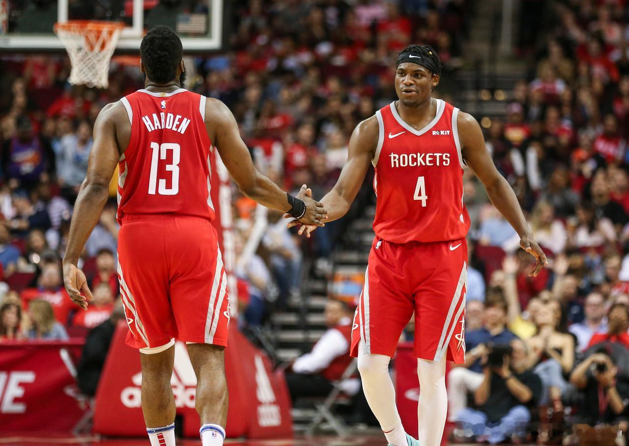 前NBA球员丹纽尔·豪斯在《AIRITOUTPODCAST》节目中谈到了火