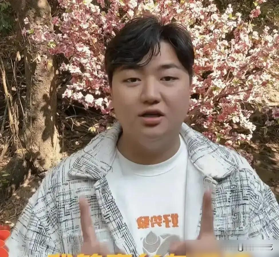 某些人的酸水能浇死整个湛江甘蔗地吧？说人家盖豪宅的建议睁眼，外墙刷白的农村方