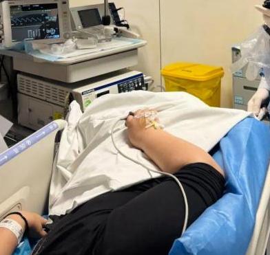 浙江宁波，一女子排便时，一直有间歇性大便带血的情况，但她一直以为是痔疮，便自己买