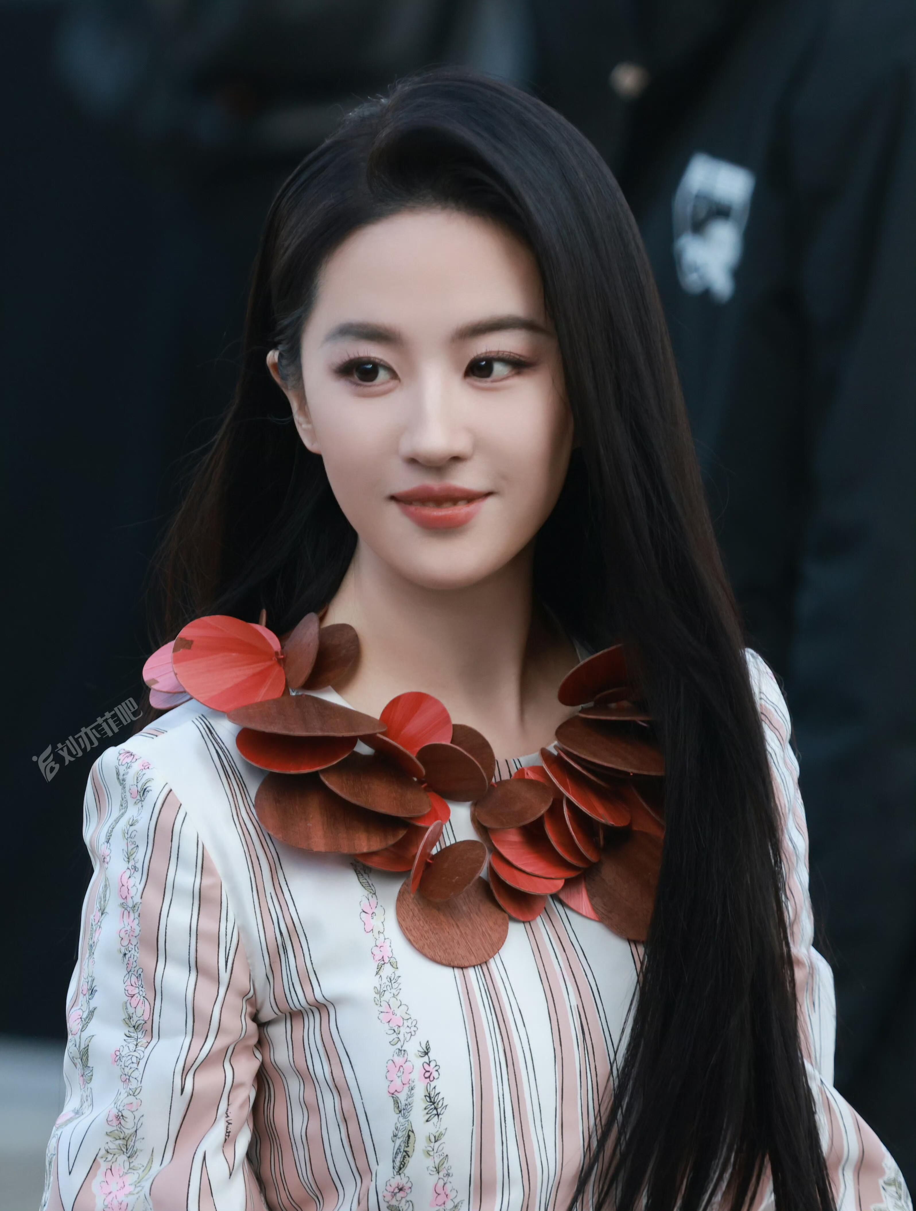 刘亦菲行走的玫瑰花刘亦菲的造型真的仙