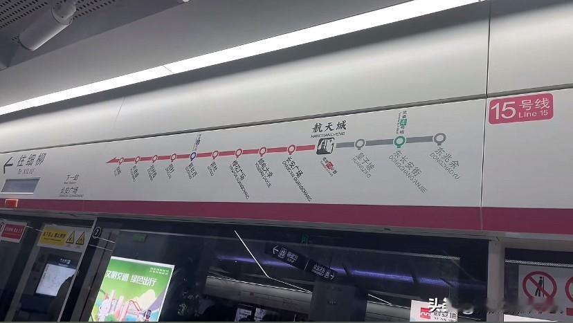 根据测算，西安地铁15号线到地铁2号线换乘通道走路时间3分28秒，同时搭配双向平