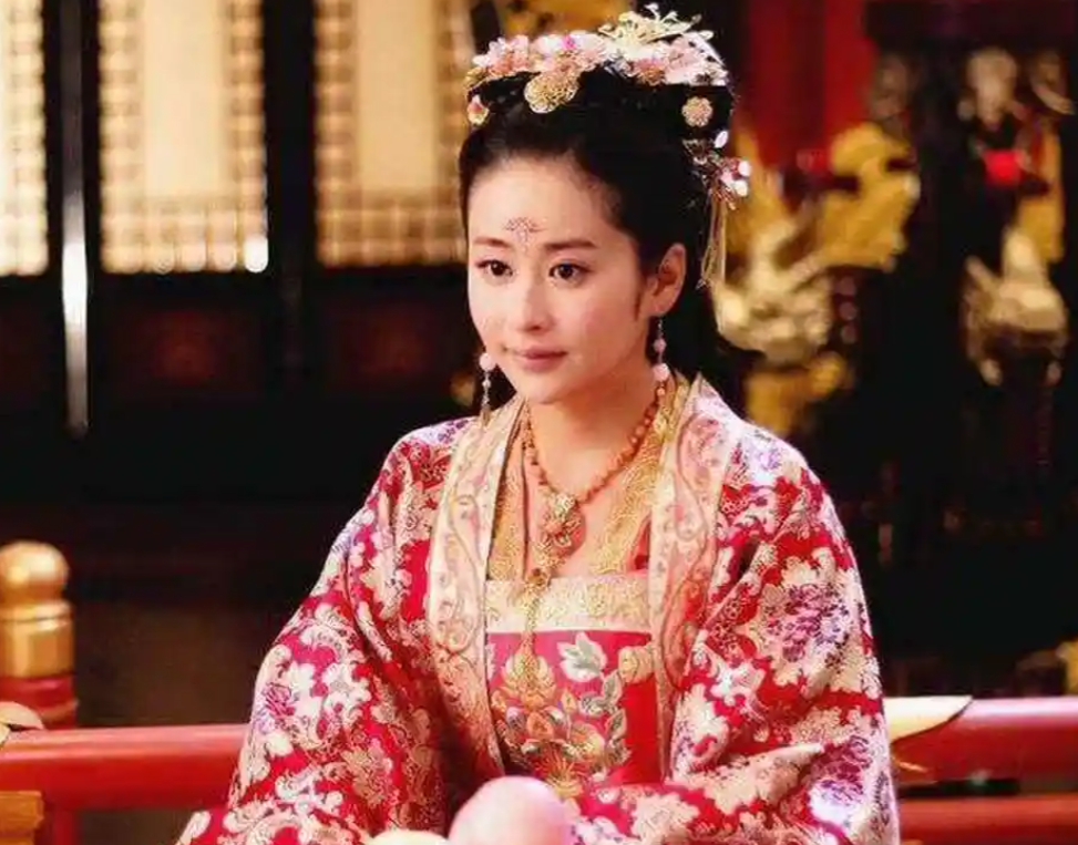 589年，陈国被灭，乐昌公主成为杨素的妾。当杨素搂着她缠绵时，她突然哭了起来：“