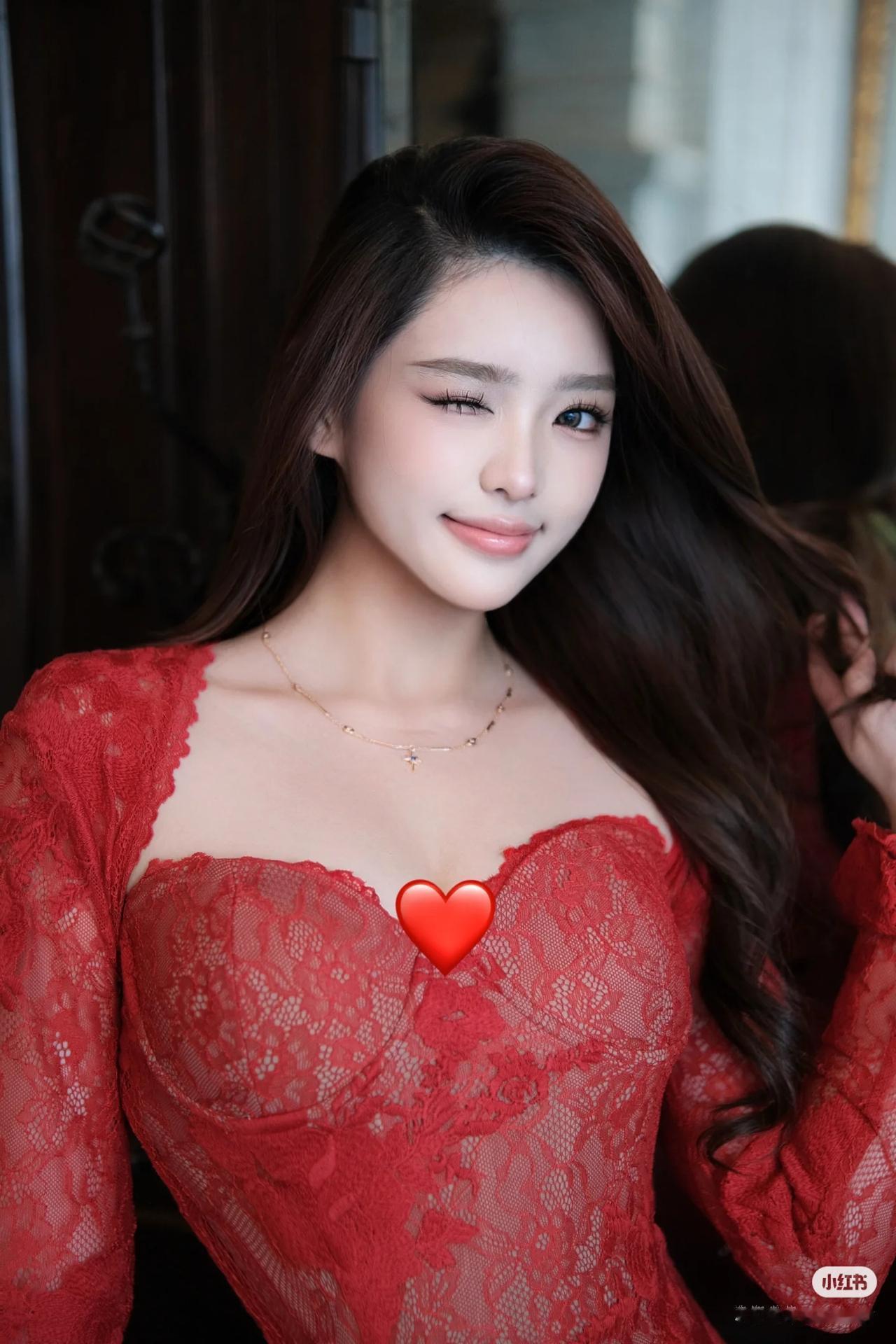 优雅与性感，你会怎么选美女穿搭写真