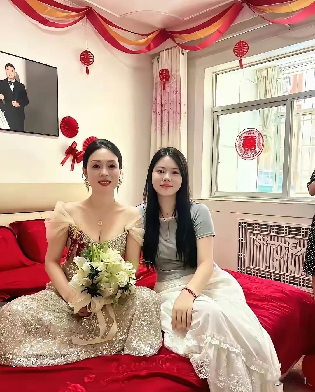 女儿送妈妈出嫁到底是什么感受呢？河南一位40岁的女子就经历了这样一件事情。女子早