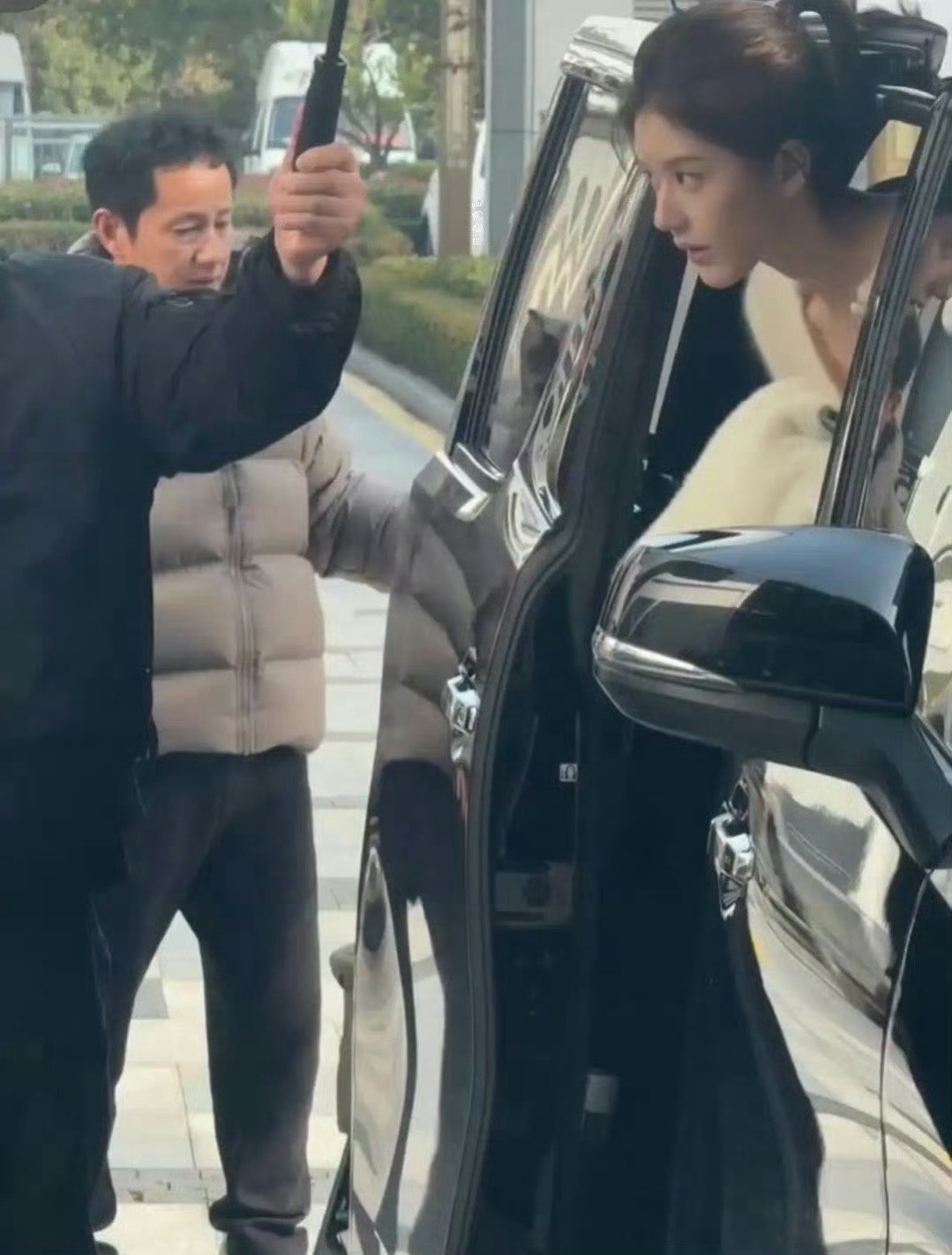 和爸爸长得一模一样，不知道那些说整容的怎么想的。​​​