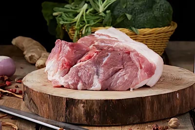 猪肉降价，你会囤货吗？我的答案当然是否定的。近期猪肉价格确实回落明显，去超