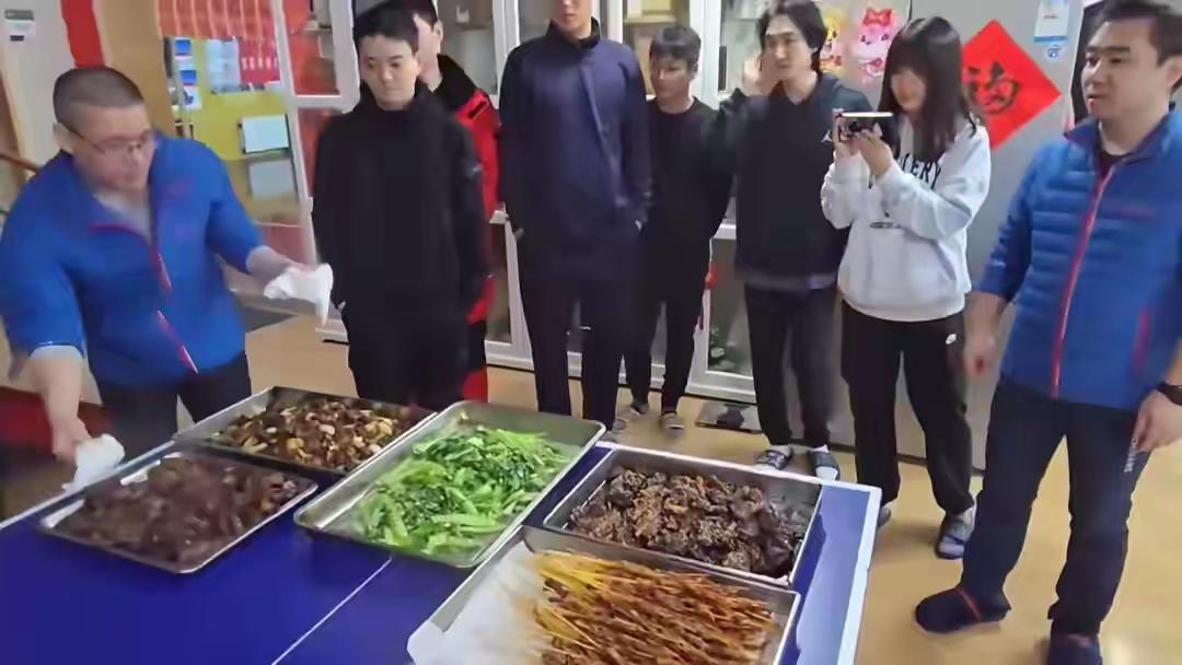 南极的科考站差距能有多大？韩国科考队看到中国科考队的待遇时，立马就惊叹了。就拿