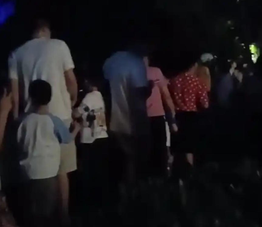 重庆触电身亡的那个6岁孩子真是太惨了[哭哭]5月1号，他的父亲因癌症离世，可不足