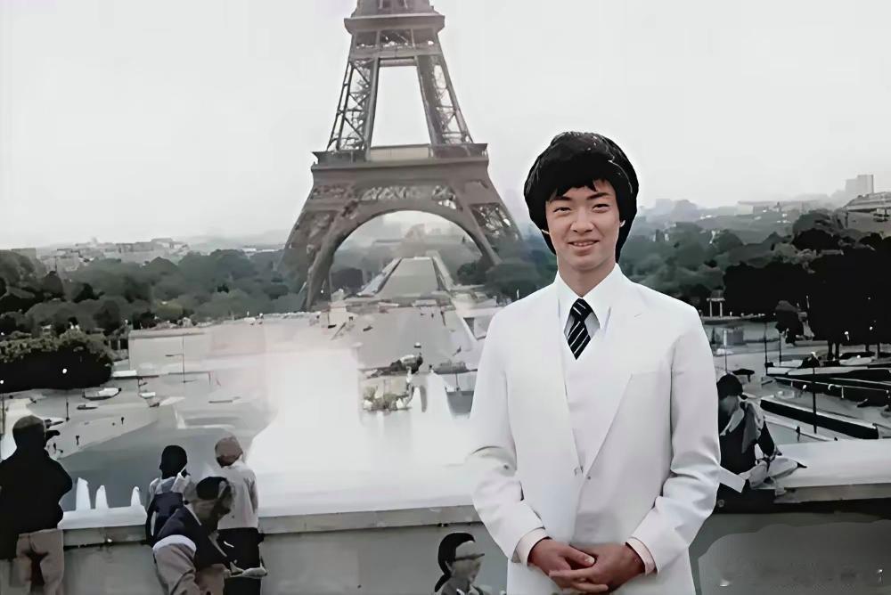 这是金星变性前的最后一张男儿身照片，几个月后他接受了手术。​​​