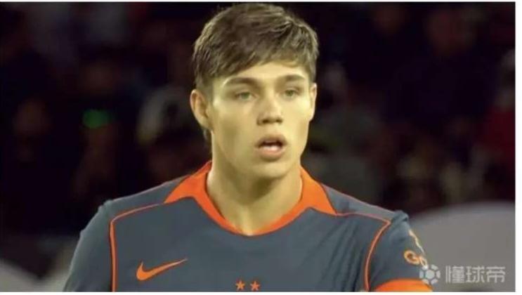 冬窗谁最有可能走人？众所周知的原因，帕拉西奥斯大概率是第一个。考虑到中场有恰尔汗