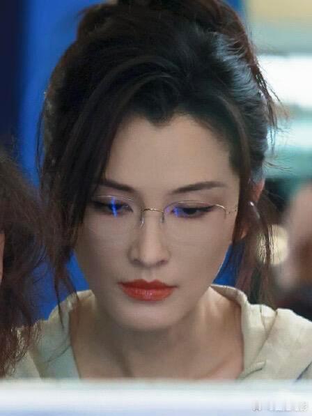 徐洁儿简直妃英理本理终于有人懂她！此女是我见了想喊妈咪的程度徐洁儿真人版妃英理