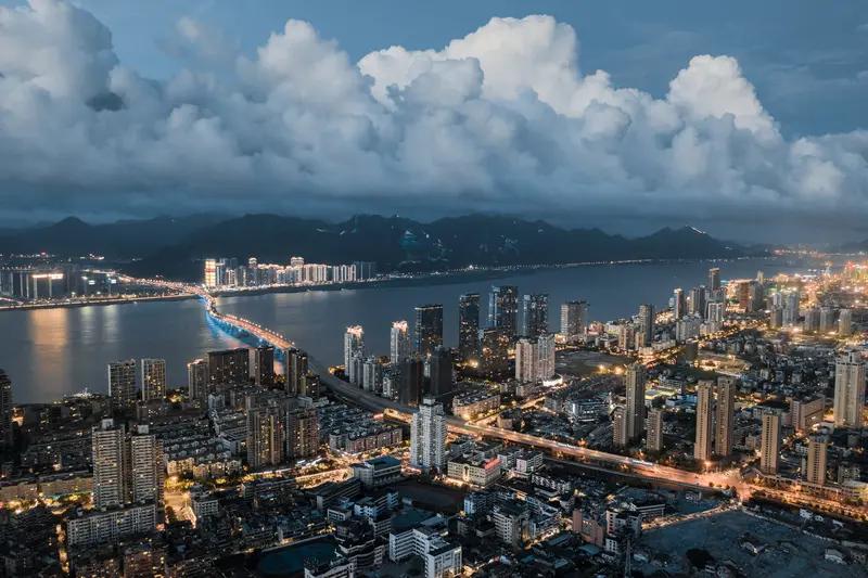再议岩山科技，我对他的爱是从网络关注度开始的。我是从9月1日8.5元开始介