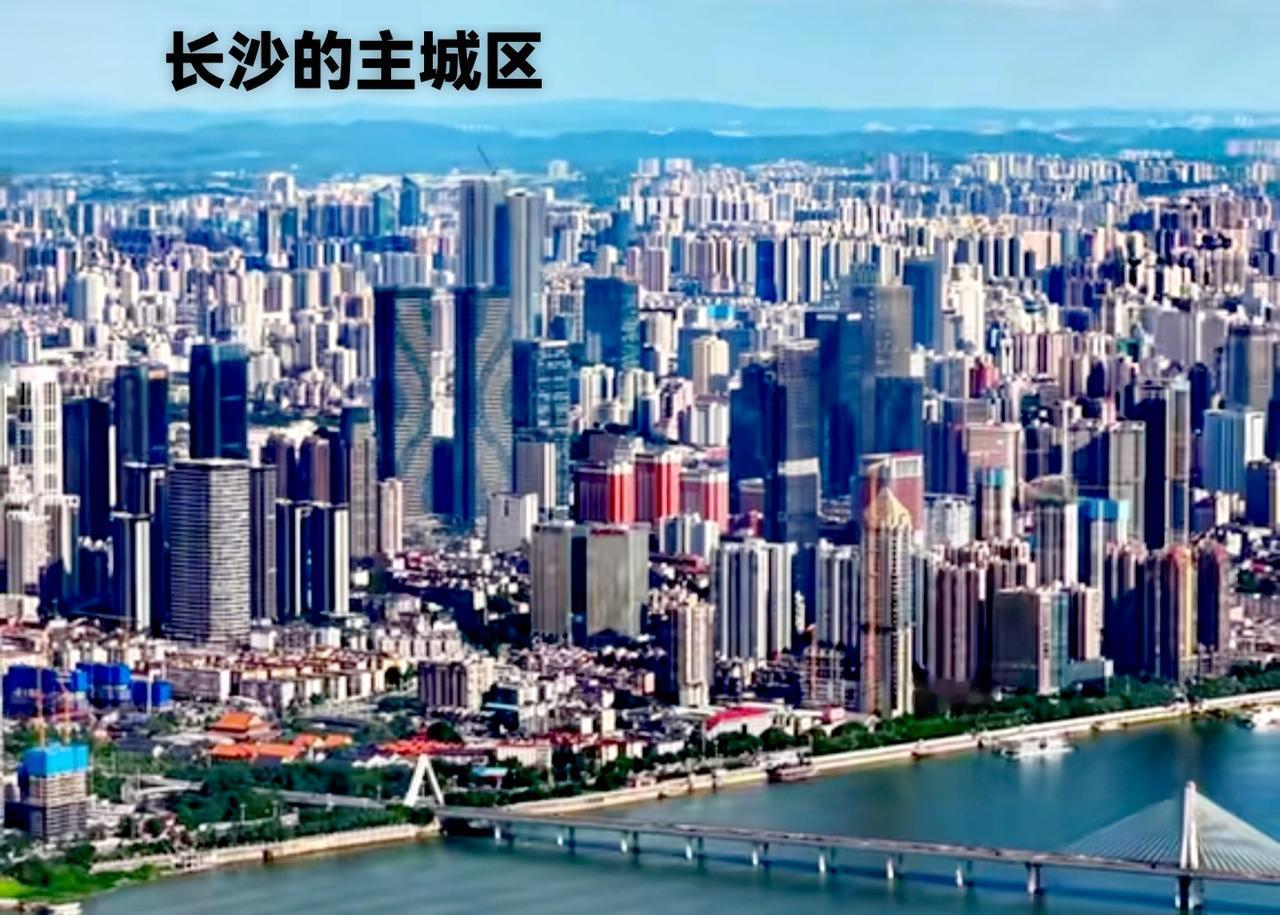 大长说一说；长沙的主城区和长沙的梅溪湖，这两个地方，哪个城建的环境好？看城建环境