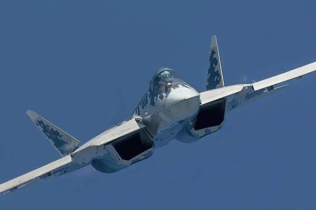 俄罗斯空天军副总司令亲口承认：苏-57已经成了俄军夺取制空权的核心！从最初服
