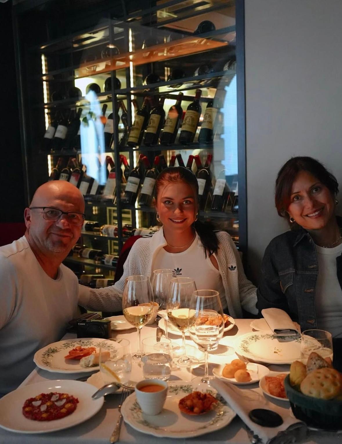 约维奇，Iva发图文总结了自己职业生涯的又一个“第一次”！第一次参加了马德里10