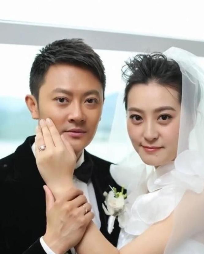 2015年，印小天花400万元娶的老婆哈琳娜，直到孩子出生后，才发现自己的老婆除