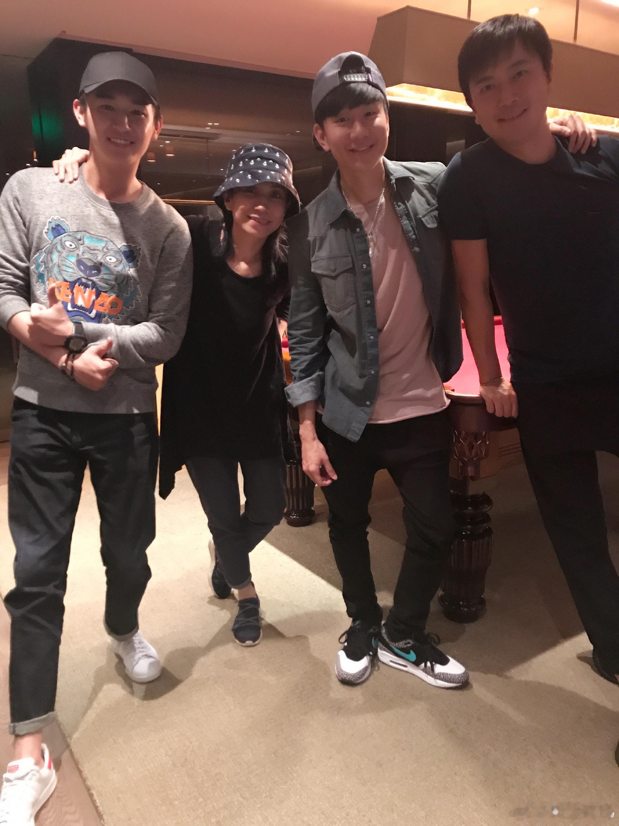 曝金泽聊天记录怎么哪都有你