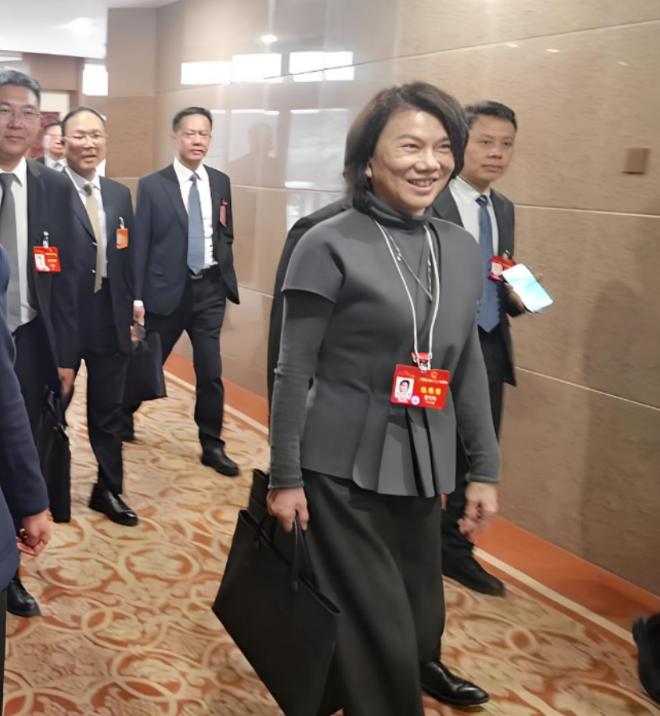 1991年，董明珠上门讨要42万货款，经销商却说：“再发50万的货，卖完一起结！