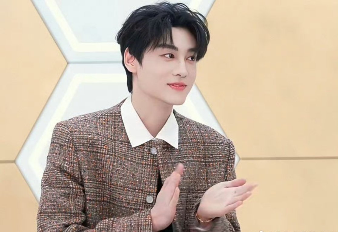 田栩宁、梓渝今日份营业🈶看看怼脸状态如何田栩宁直播梓渝反