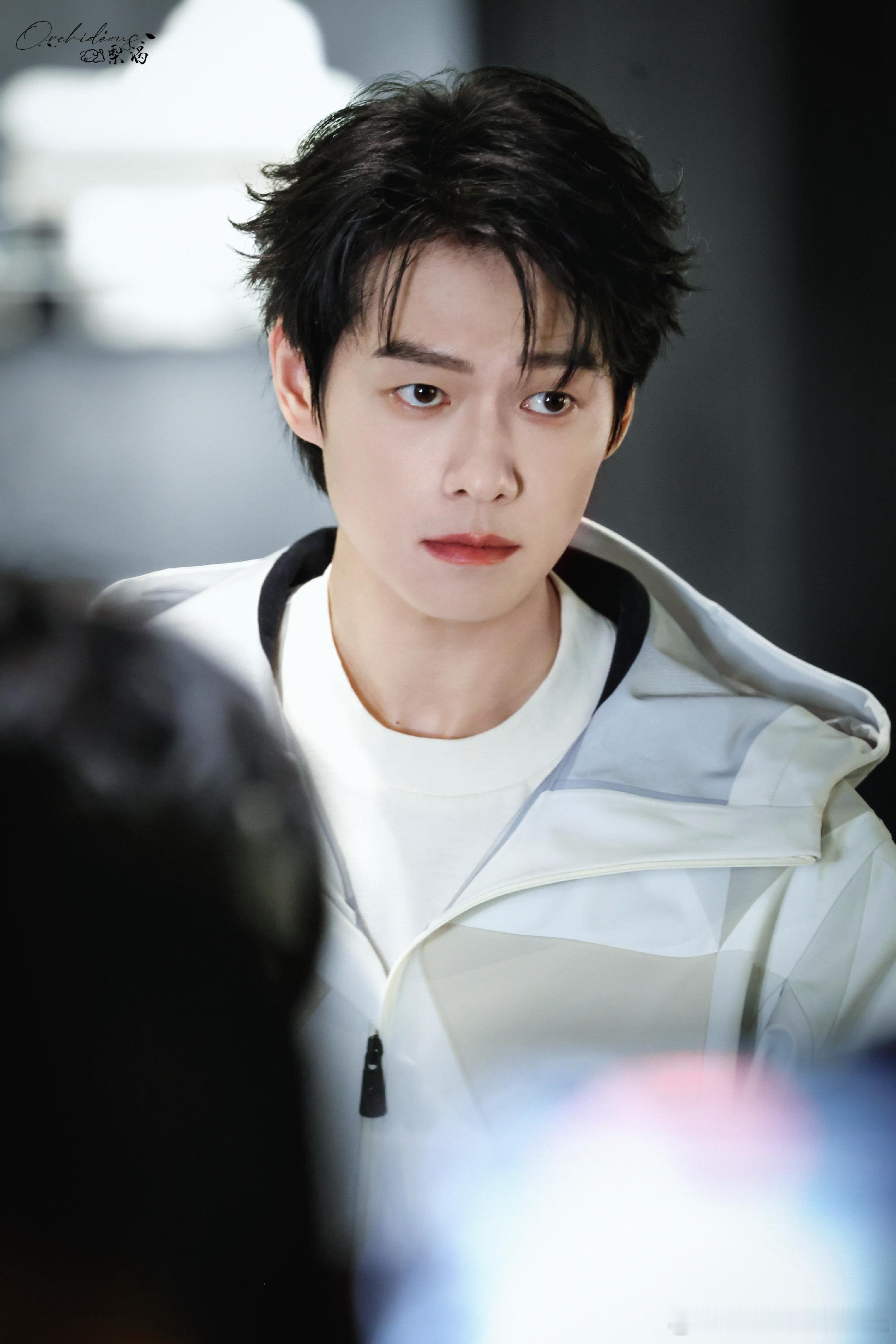 李现19年韩商言那时候人气顶？还是魏大勋孟宴臣那时候人气顶？魏大勋李现李现，当