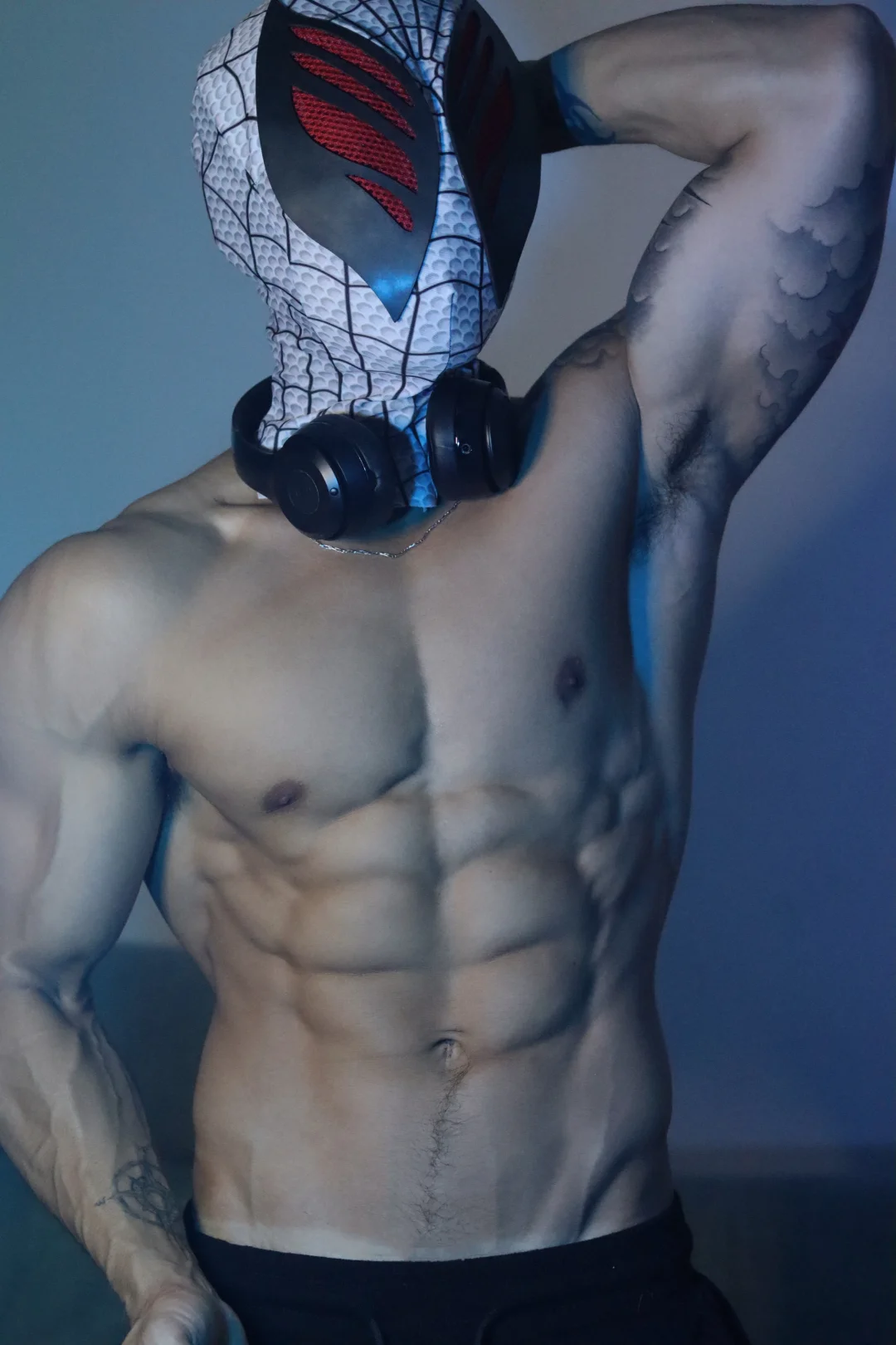🕷️蛛丝没有，腹肌倒是有八块