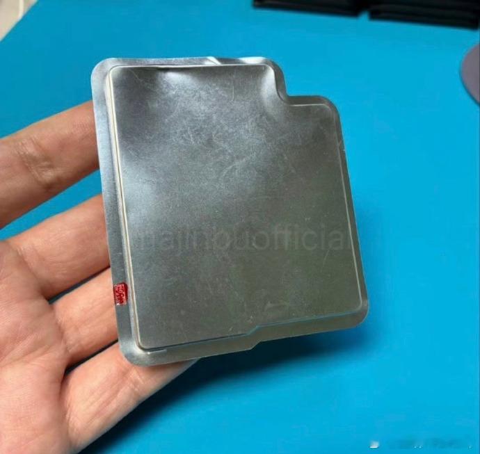 iPhone17Air电池实物曝光这2900mAh电池是来提升充电宝销量的，看