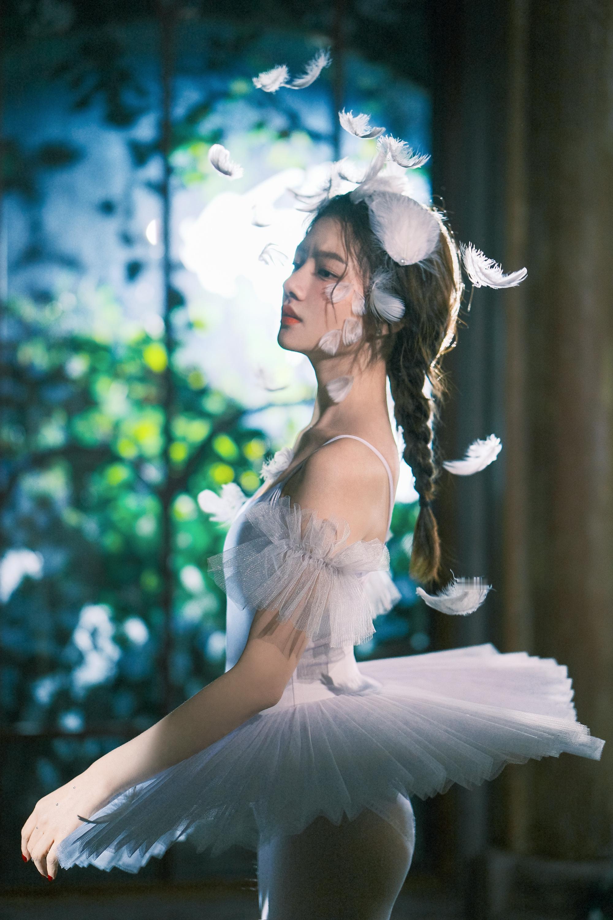 任敏白天鹅：芭蕾写真，灵动仙气满满。任敏