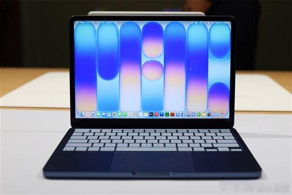 【苹果新任CEO操刀打造！MacBookNeo成苹果最畅销笔记本】在苹果2026
