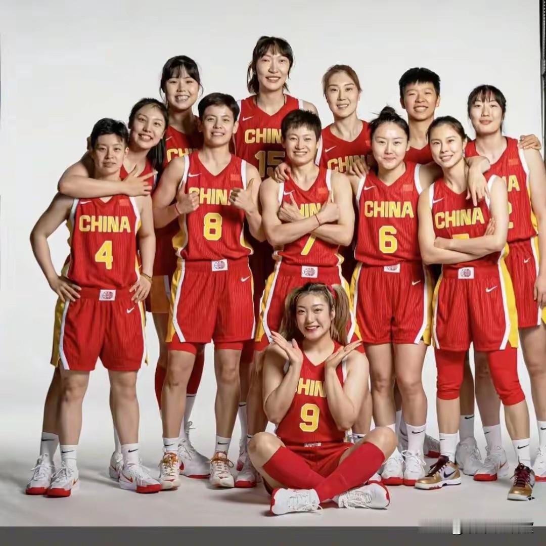 2022届中国女篮梦之队，世界杯亚军，李梦，黄思静，韩旭，李月汝，杨力维，杨舒予