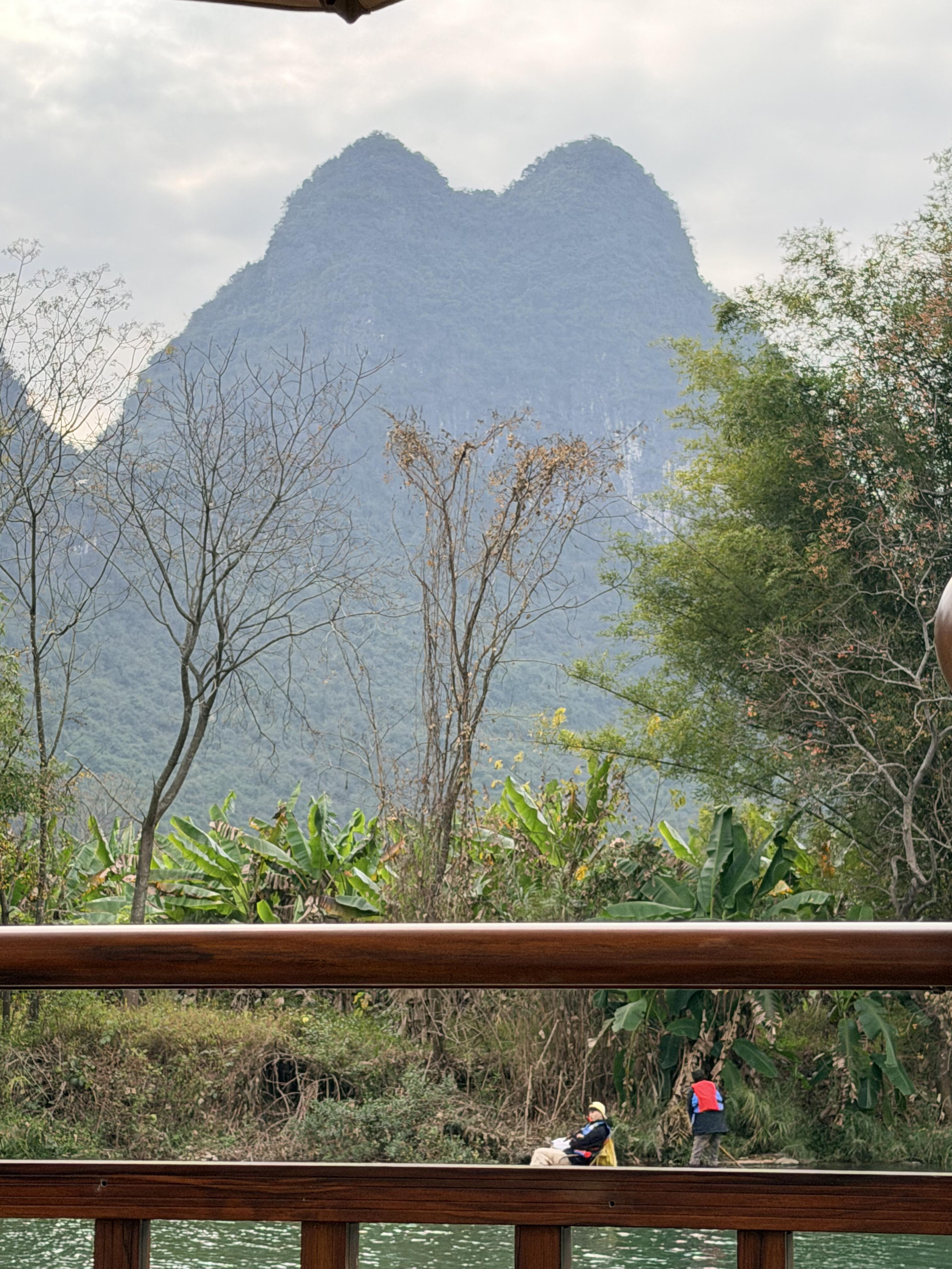 “阳朔有茫茫多的猫猫山”