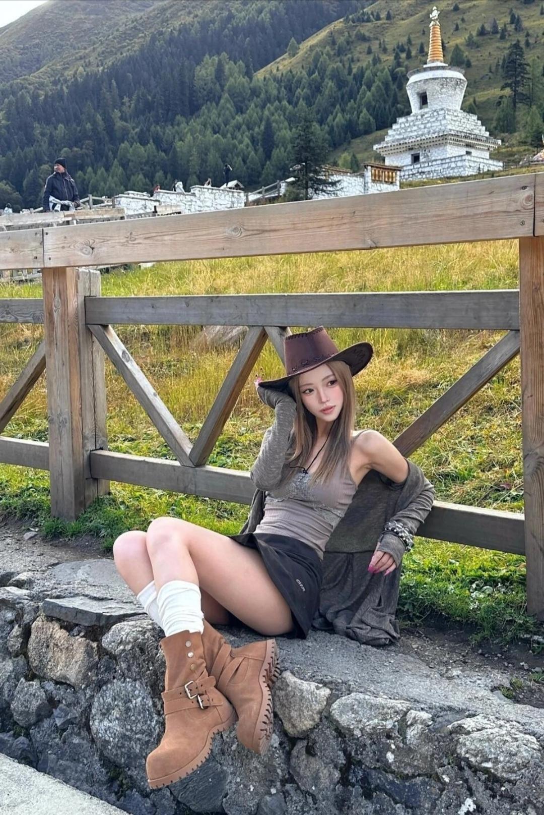 少女摄影|NO.0089期甜酷少女户外随拍人像摄影咋摆姿势,优雅好看?女生