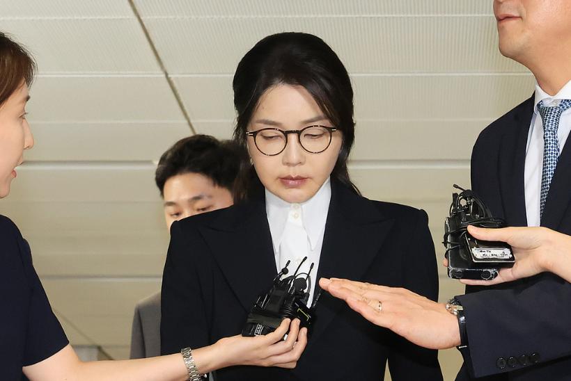 “大难临头各自飞”？第二轮逮捕令下，尹锡悦拼死挣扎75分钟，金建希却诚心接受调查
