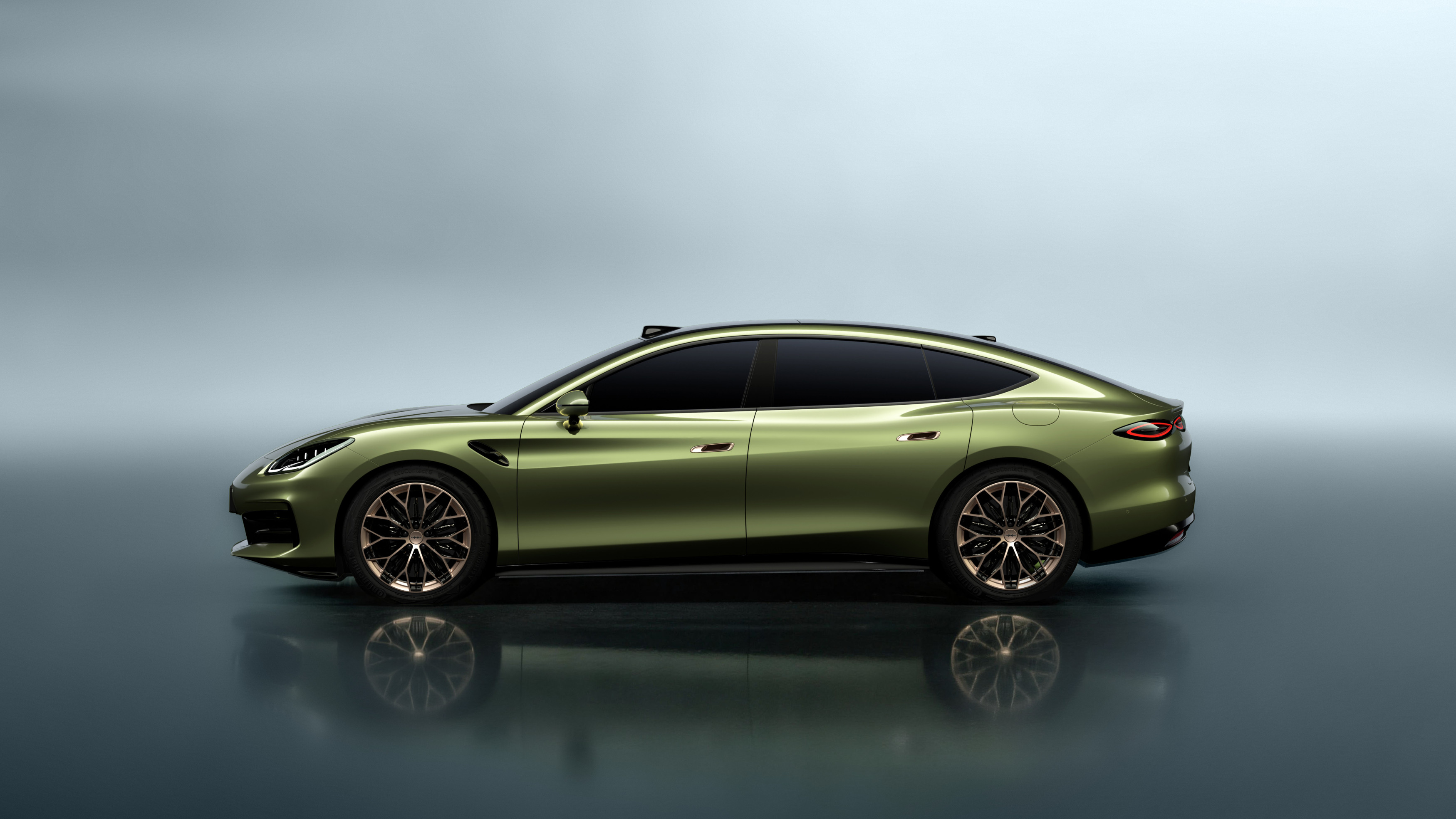 来一组方程豹方程S轿车家族的官方图，本次北京车展共发布了:方程S，方程SGT，